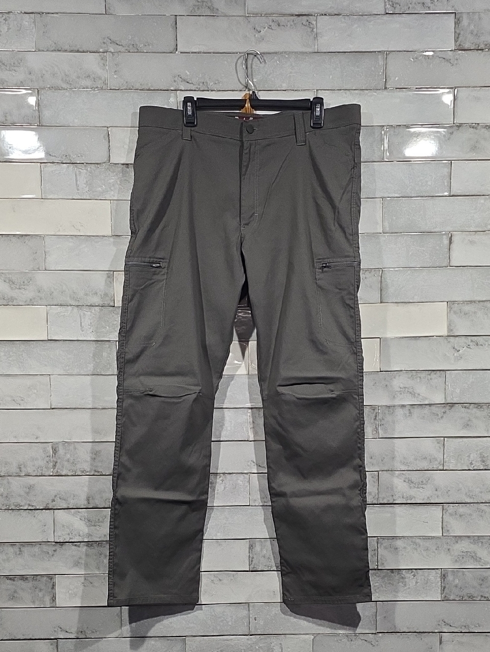 Wrangler Men's Cargo Pants in Dark Gray Size 38x32